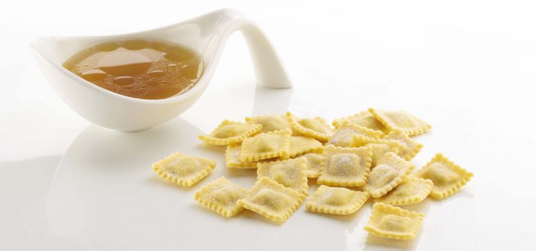 Brodo di carne: a qualcuno piace caldo (ma a nessuno piace freddo)